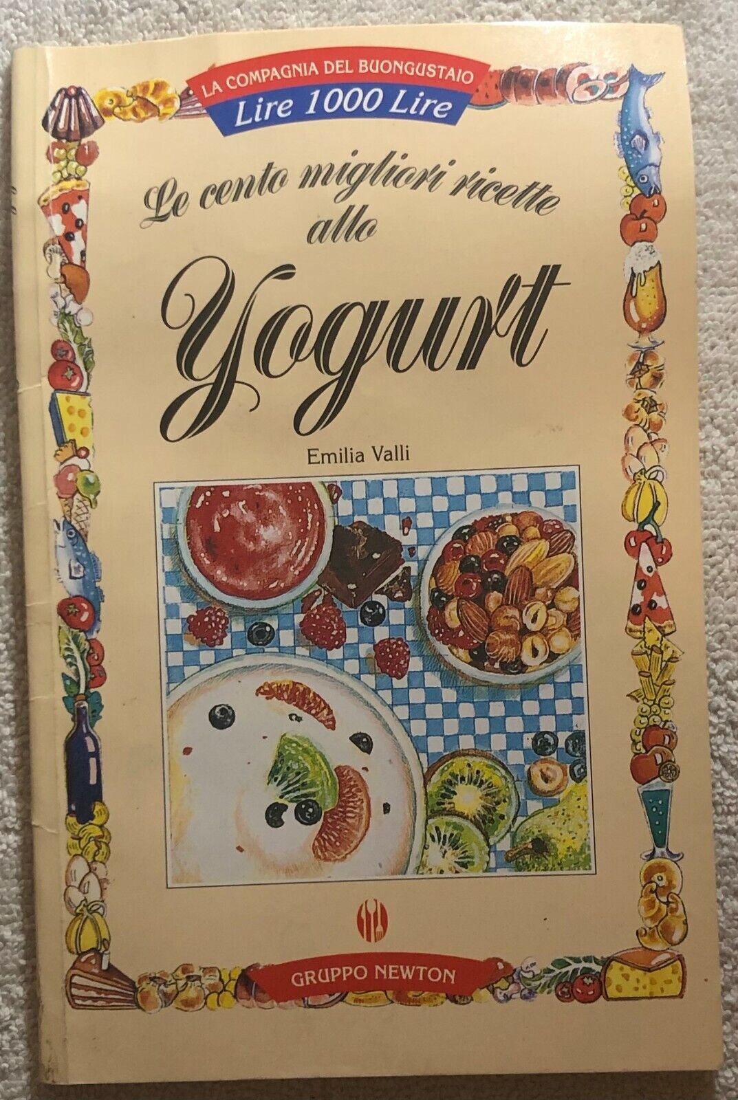 Le cento migliori ricette allo yogurt di Emilia Valli,  1998,  Newton Compton Ed libro usato