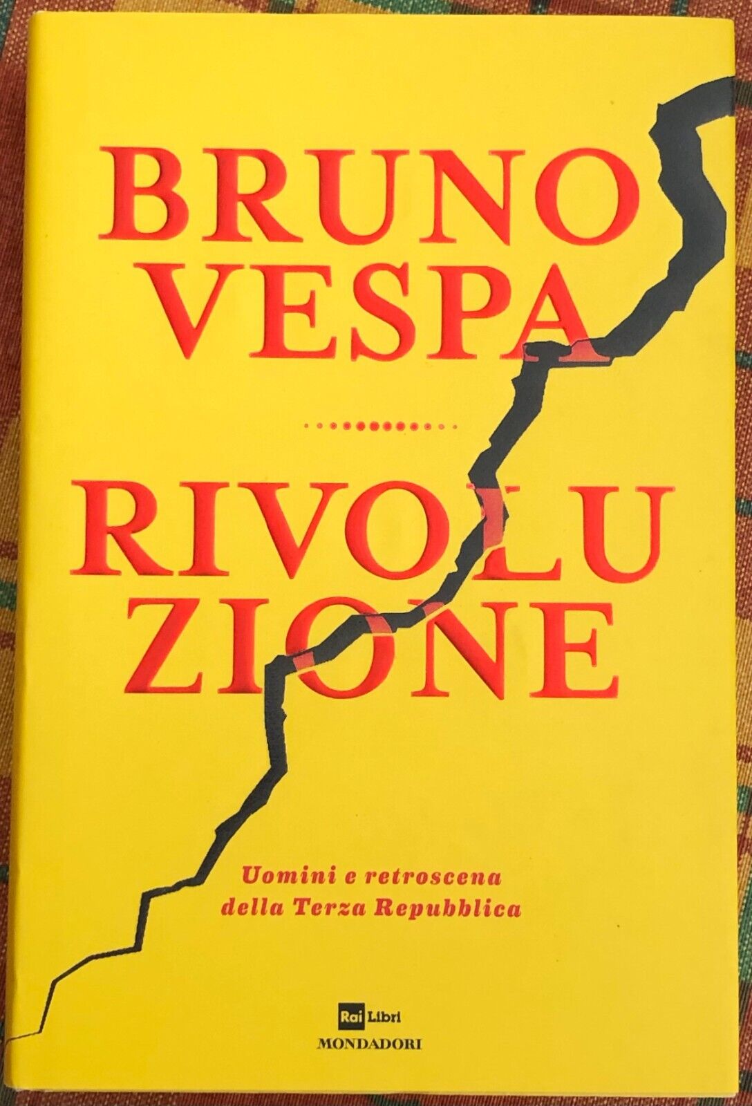 Rivoluzione. Uomini e retroscena della Terza Repubblica di Bruno Vespa, 2018,  libro usato