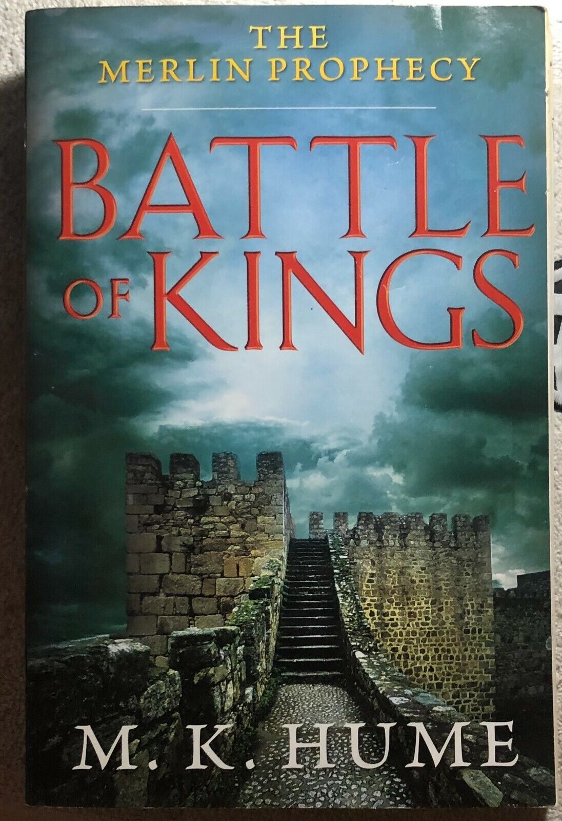The Merlin Prophecy Book One: Battle of Kings di M. K. Hume,  2013,  Simon And S libro usato