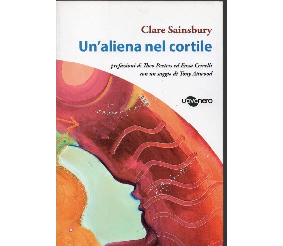 Un’aliena nel cortile di Clare Sainsbury, 2010, Uovonero